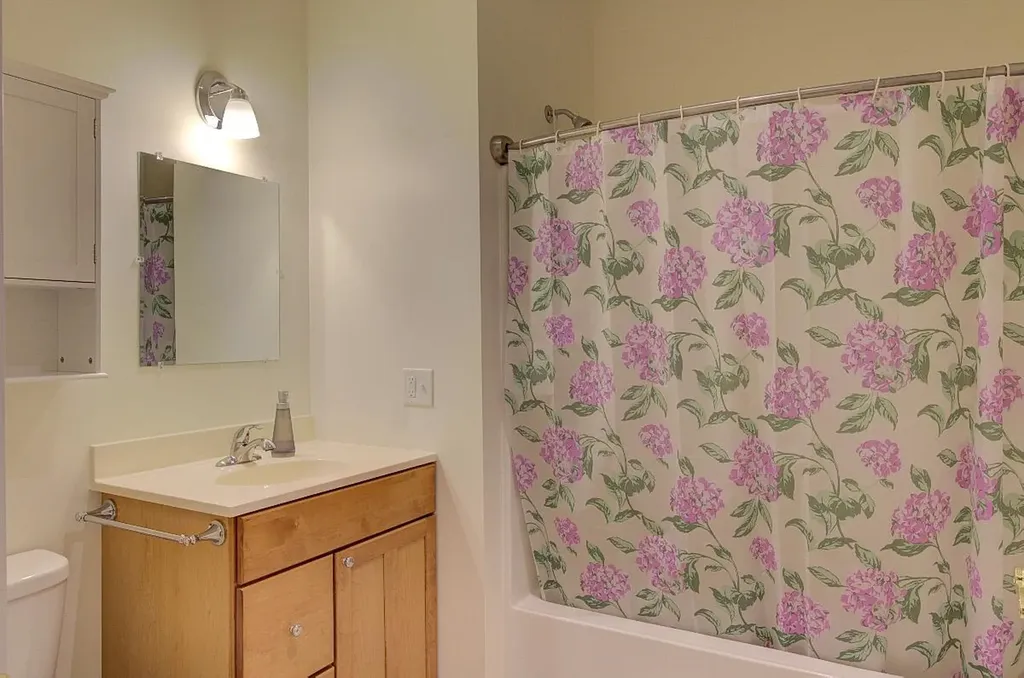 4 Village Court Grand Isle VT 05458