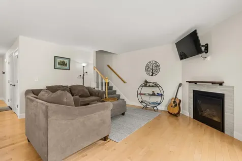 3b Annika Lee Drive Epping NH 03042