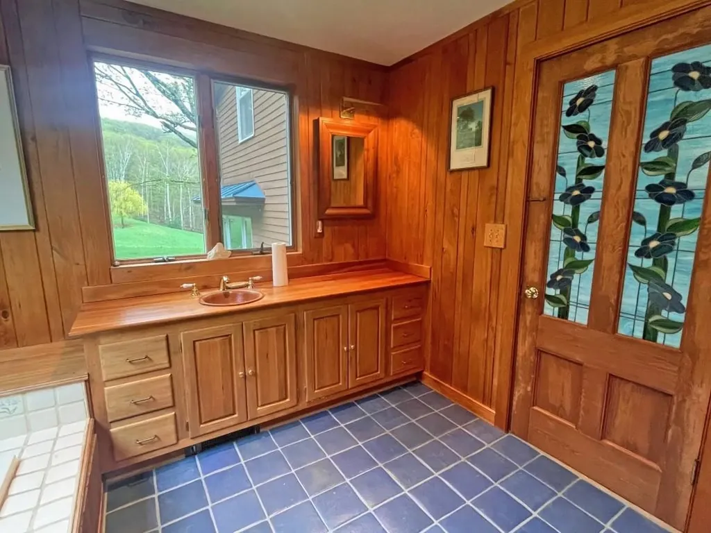 1605 Kingdom Road Vershire VT 05079