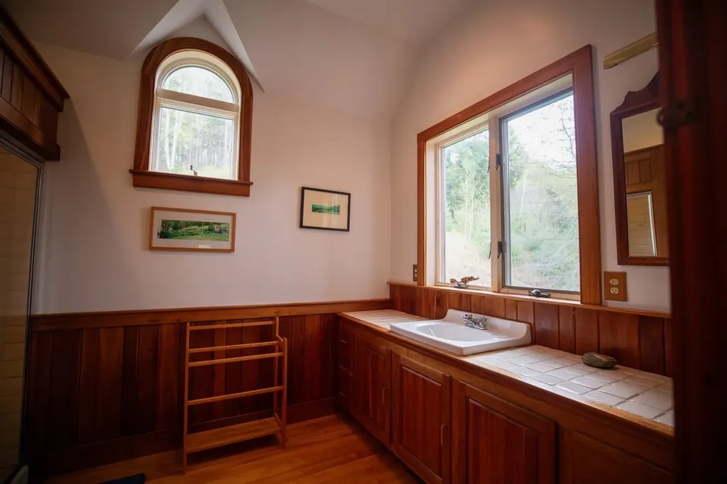 1605 Kingdom Road Vershire VT 05079