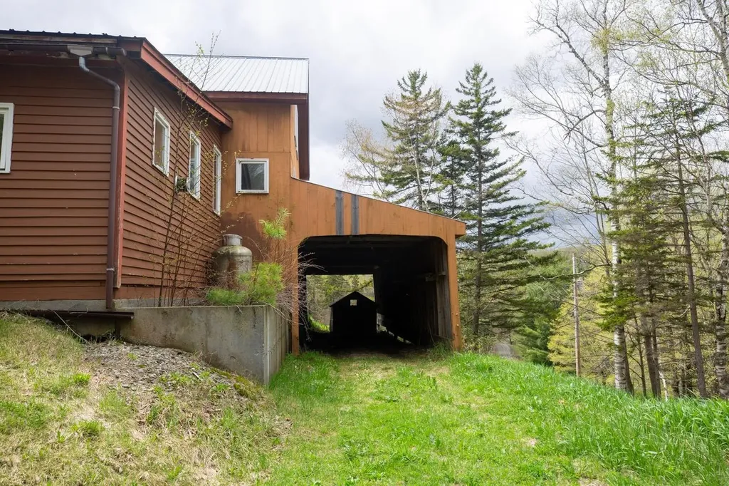 1605 Kingdom Road Vershire VT 05079