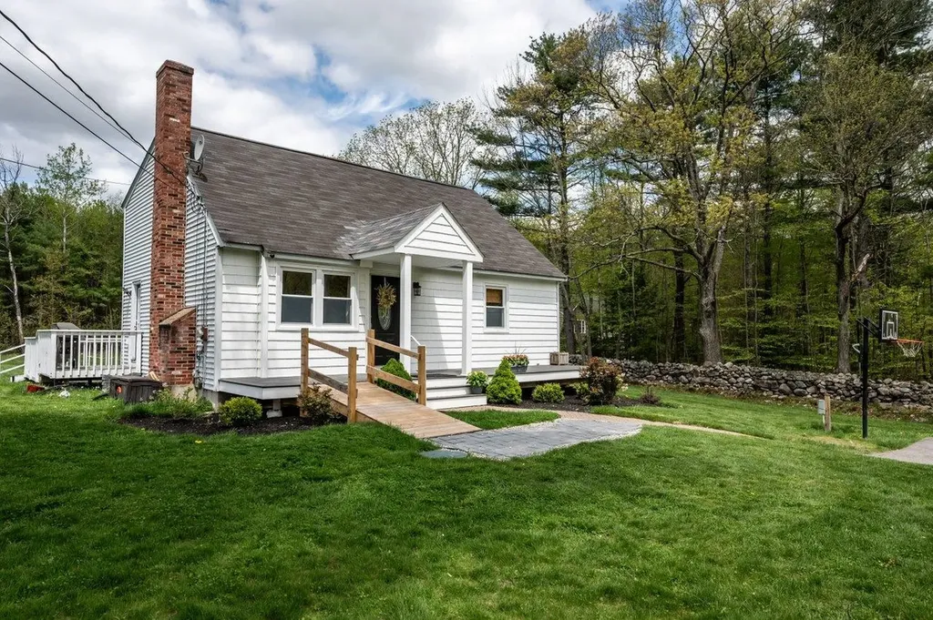 22 Pingree Hill Road Derry NH 03038