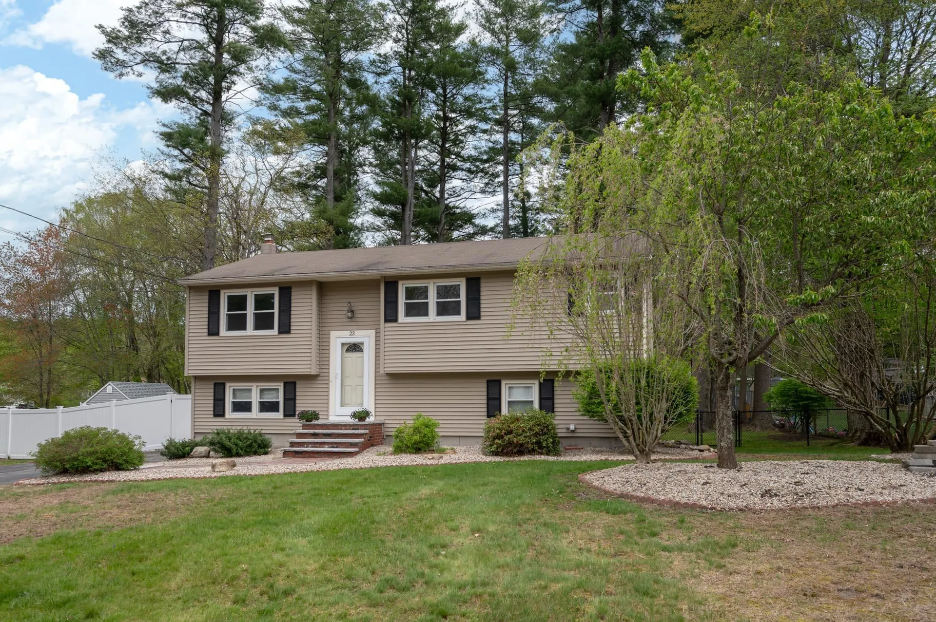 23 Meisner Road Salem NH 03079