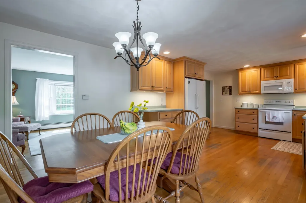 8 Sequoia Lane Plaistow NH 03865