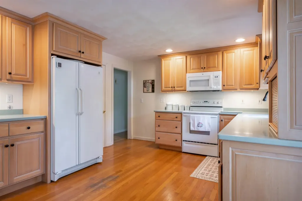 8 Sequoia Lane Plaistow NH 03865