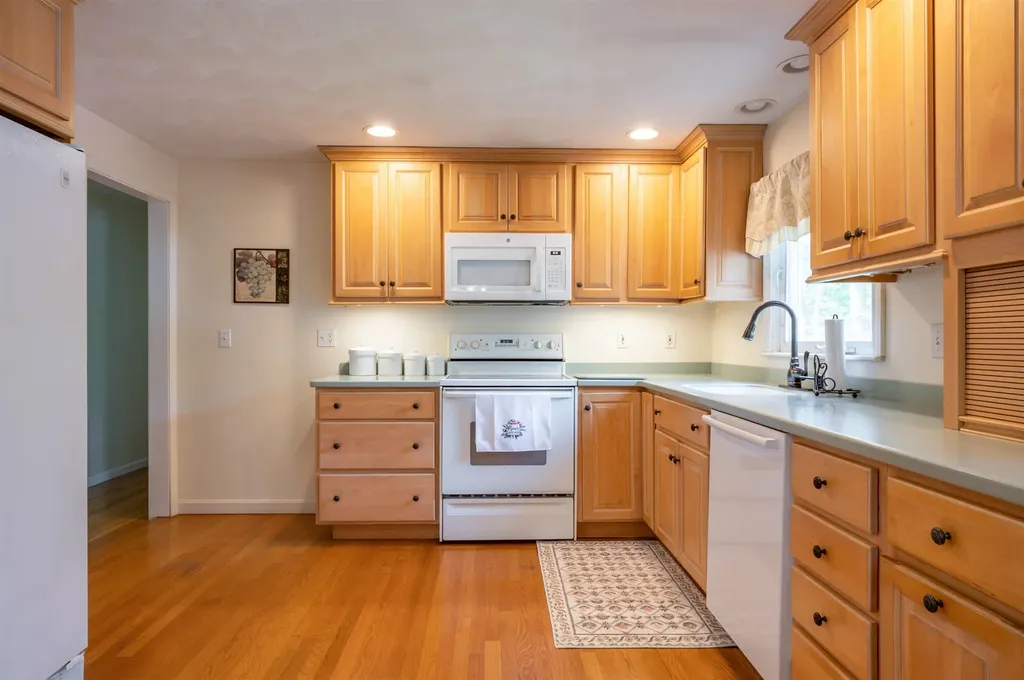 8 Sequoia Lane Plaistow NH 03865