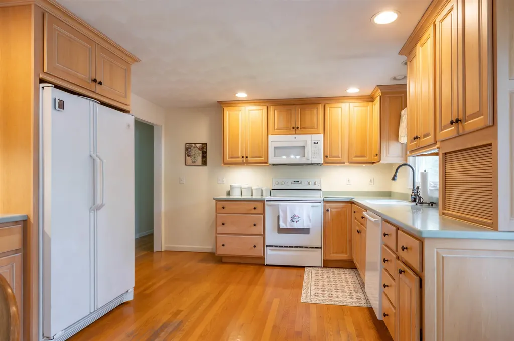 8 Sequoia Lane Plaistow NH 03865