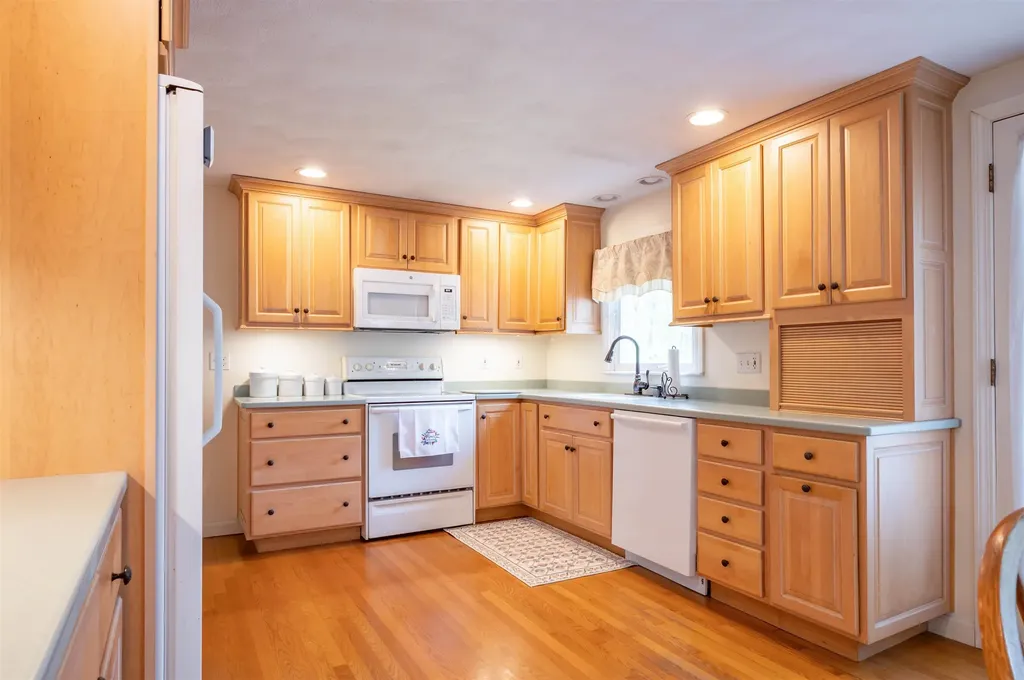 8 Sequoia Lane Plaistow NH 03865