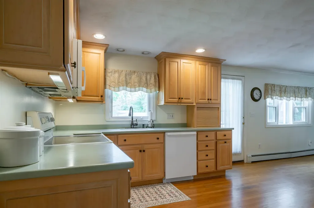 8 Sequoia Lane Plaistow NH 03865