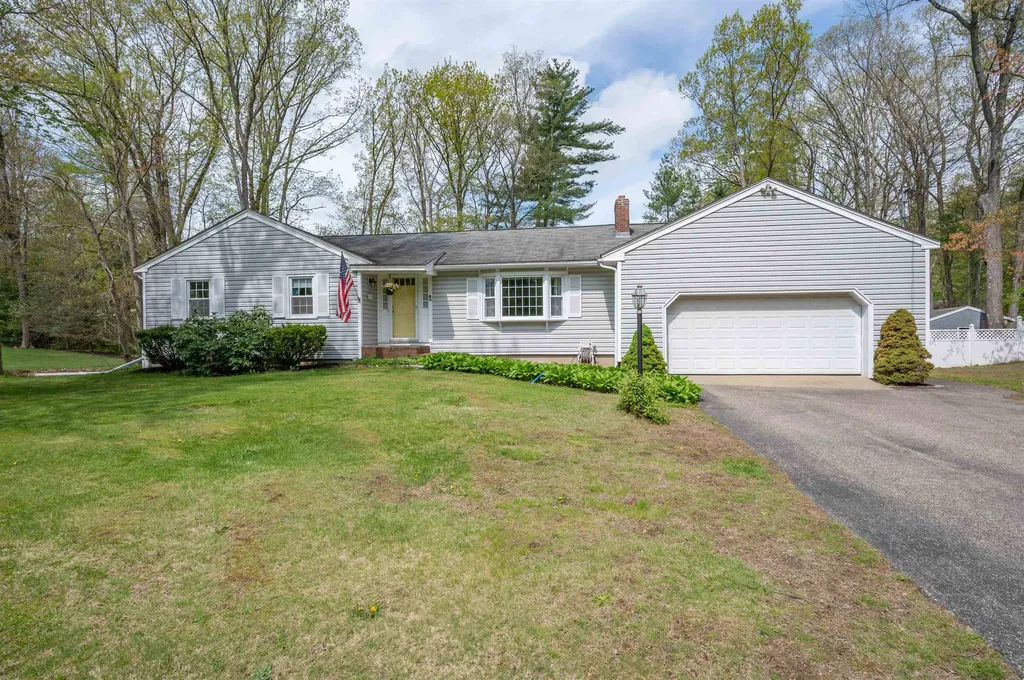 8 Sequoia Lane Plaistow NH 03865