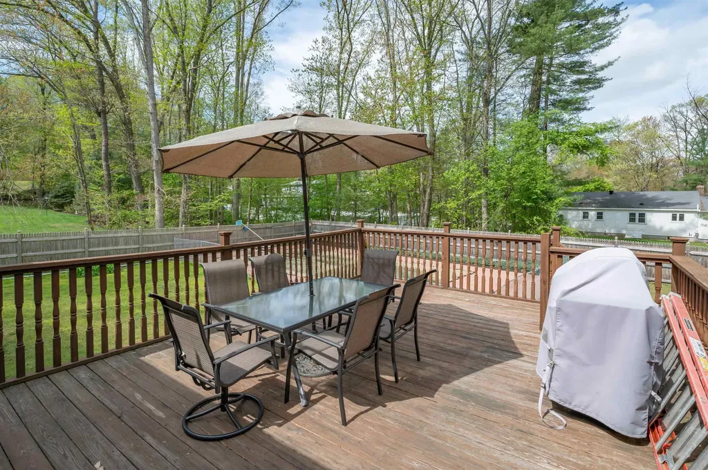 8 Sequoia Lane Plaistow NH 03865