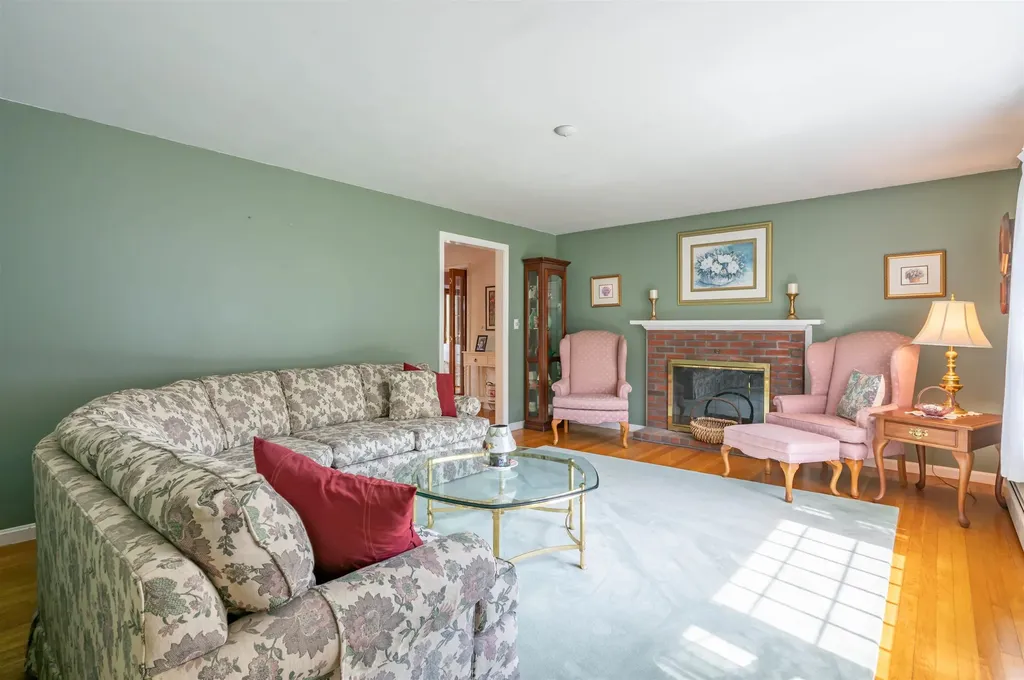 8 Sequoia Lane Plaistow NH 03865