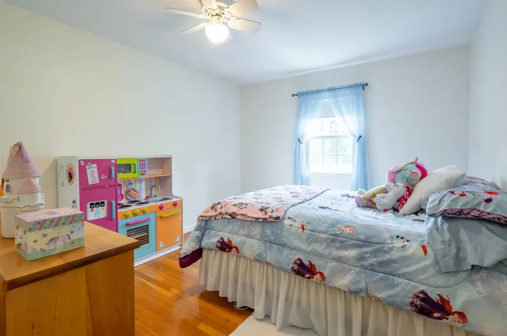 8 Sequoia Lane Plaistow NH 03865