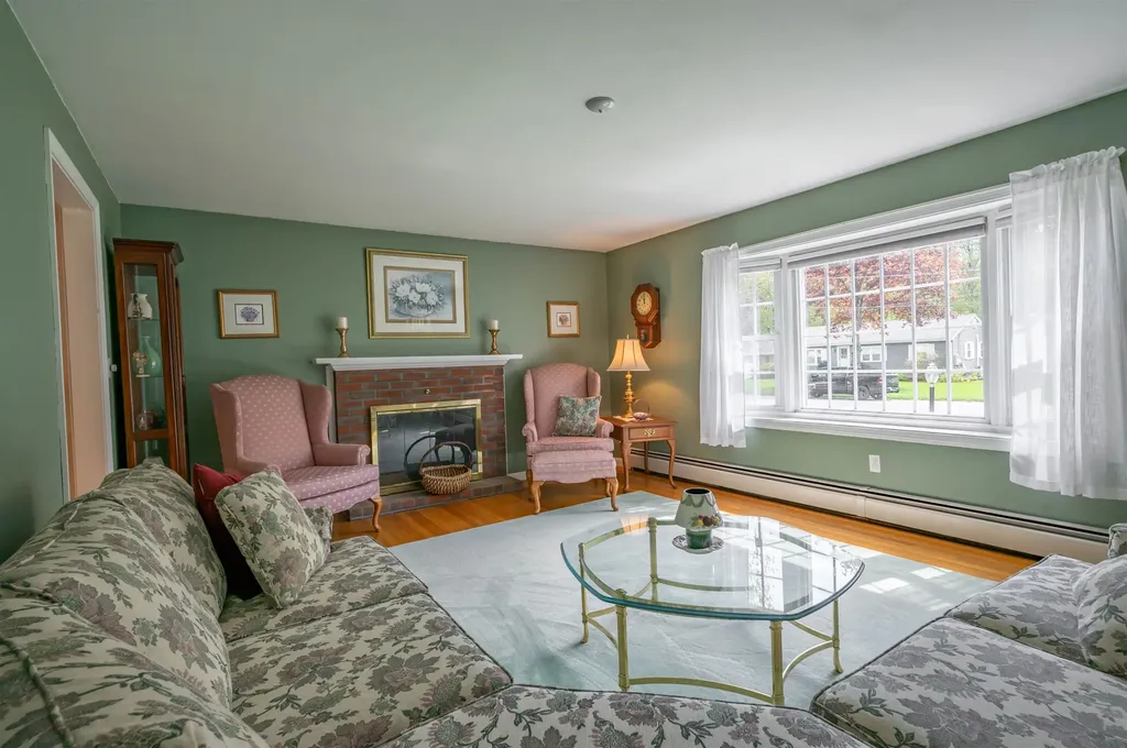 8 Sequoia Lane Plaistow NH 03865