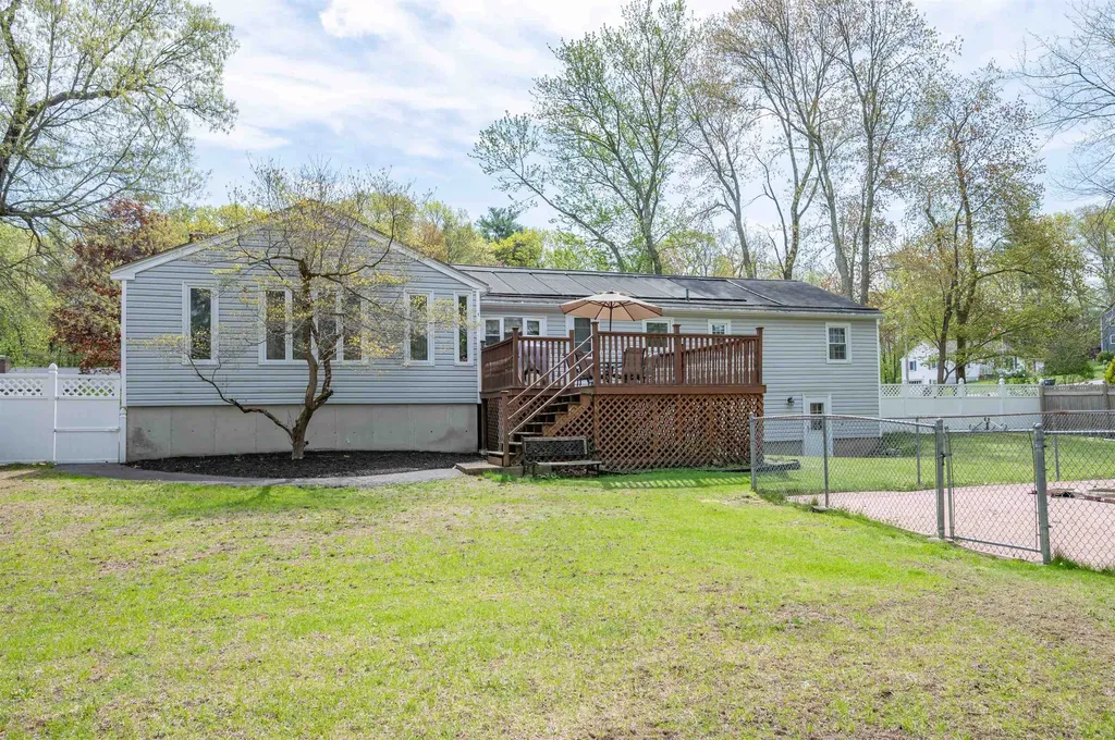 8 Sequoia Lane Plaistow NH 03865