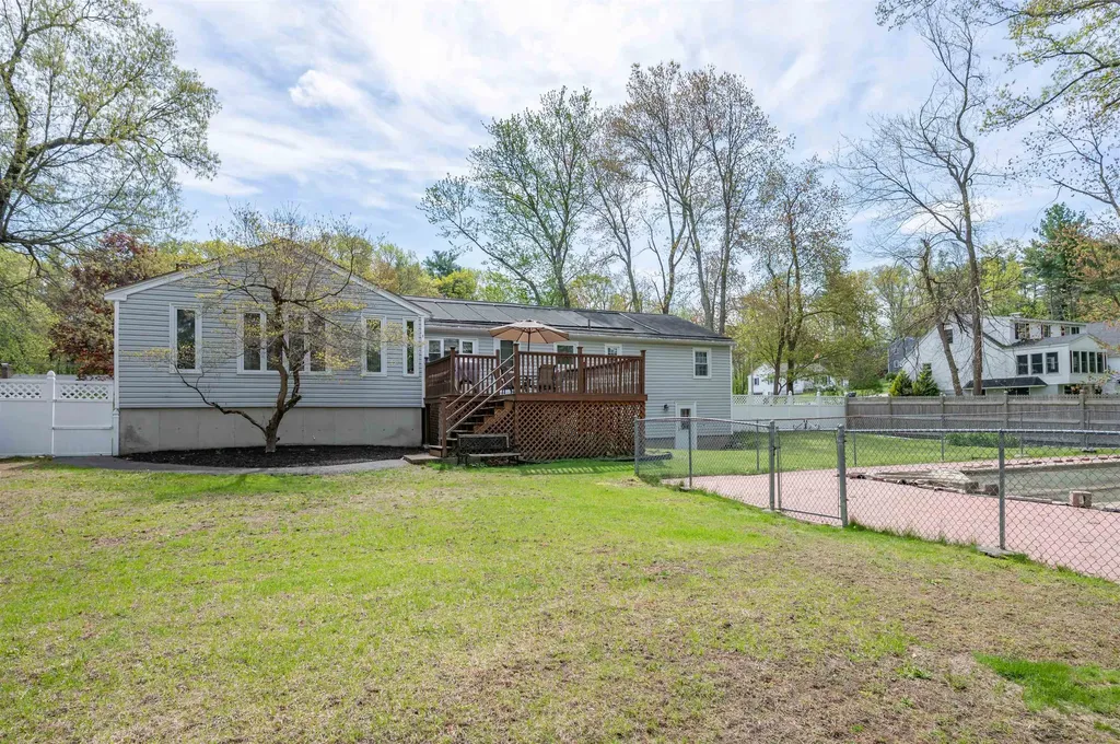 8 Sequoia Lane Plaistow NH 03865