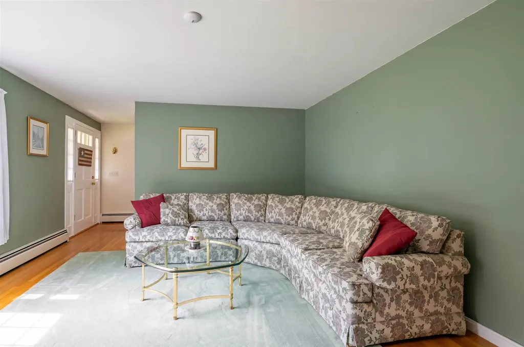 8 Sequoia Lane Plaistow NH 03865