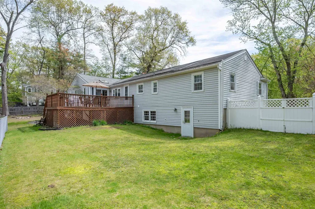 8 Sequoia Lane Plaistow NH 03865
