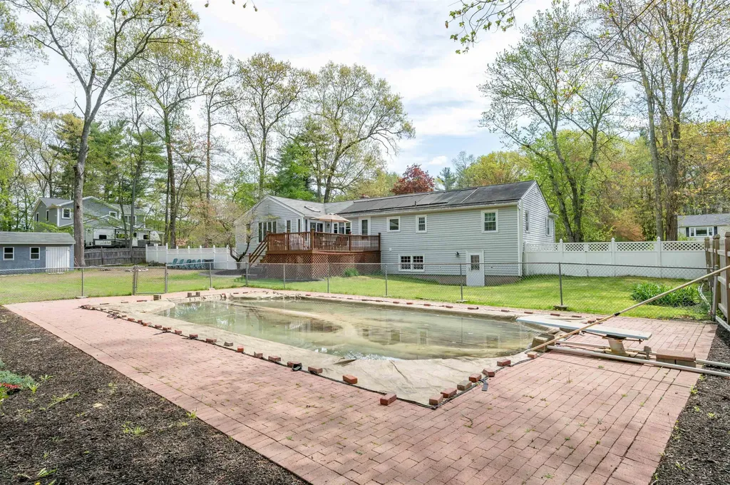 8 Sequoia Lane Plaistow NH 03865