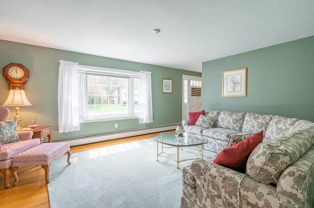 8 Sequoia Lane Plaistow NH 03865