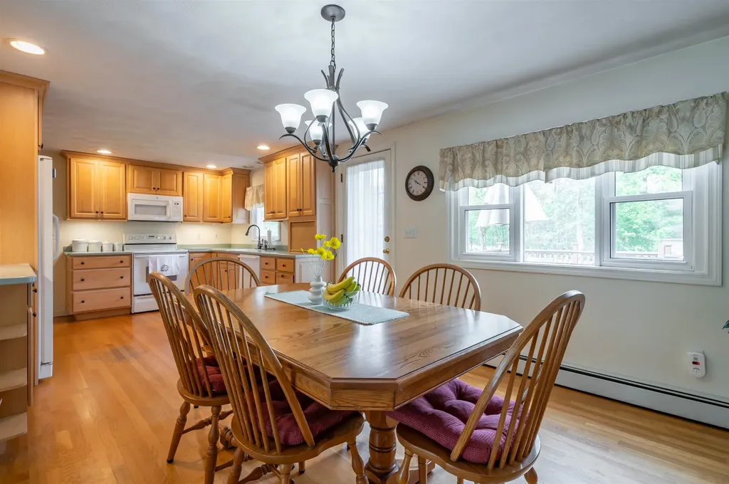 8 Sequoia Lane Plaistow NH 03865