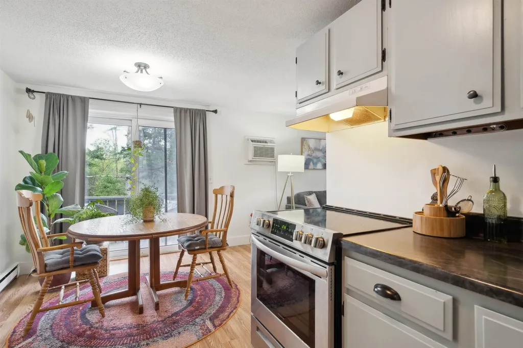 2 Candlelight Terrace Hartford VT 05001