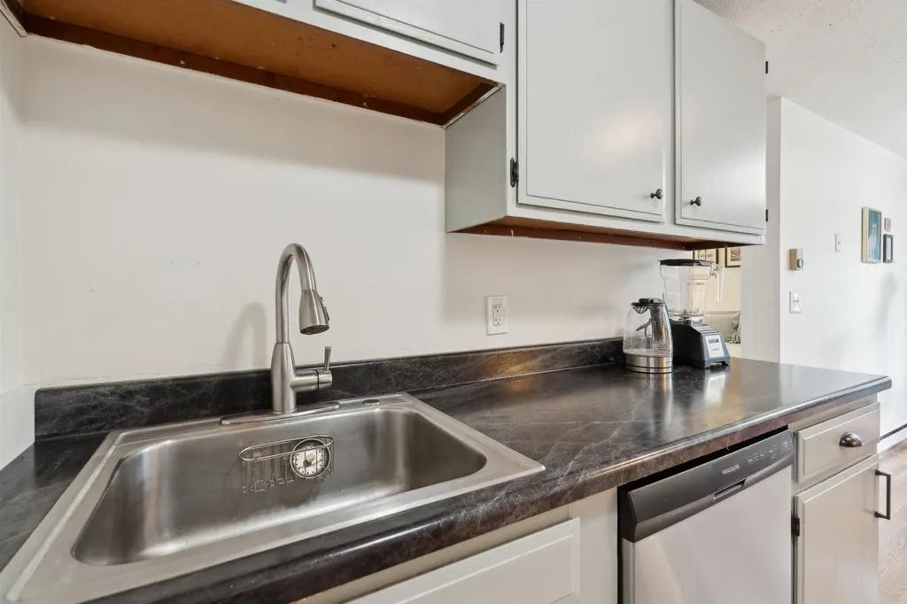 2 Candlelight Terrace Hartford VT 05001