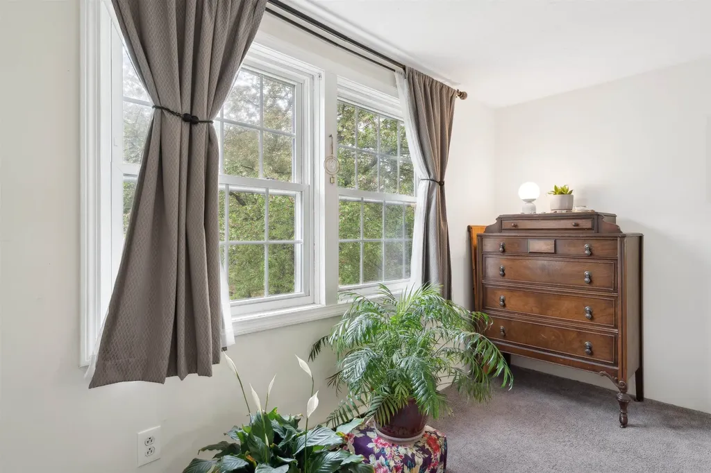 2 Candlelight Terrace Hartford VT 05001