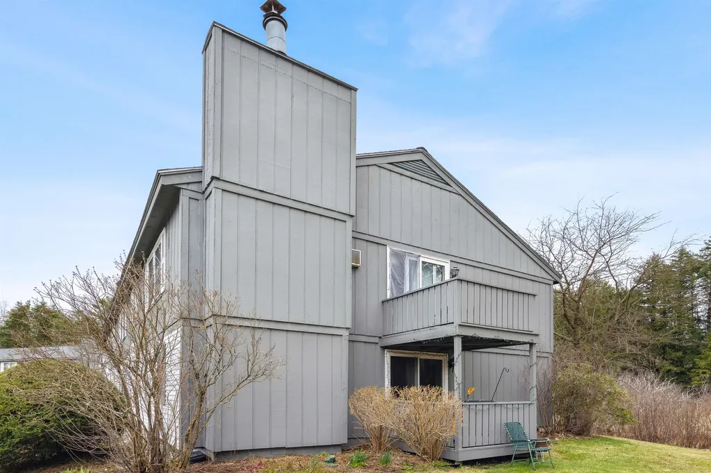 2 Candlelight Terrace Hartford VT 05001