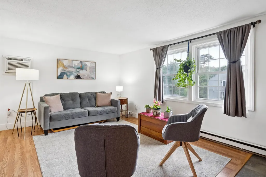 2 Candlelight Terrace Hartford VT 05001