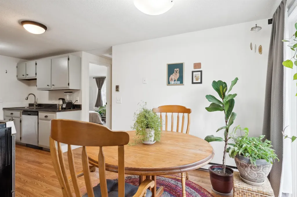 2 Candlelight Terrace Hartford VT 05001