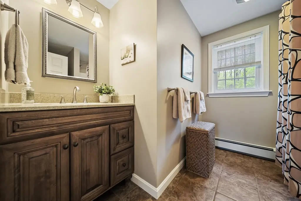 7 Modean Drive Derry NH 03038