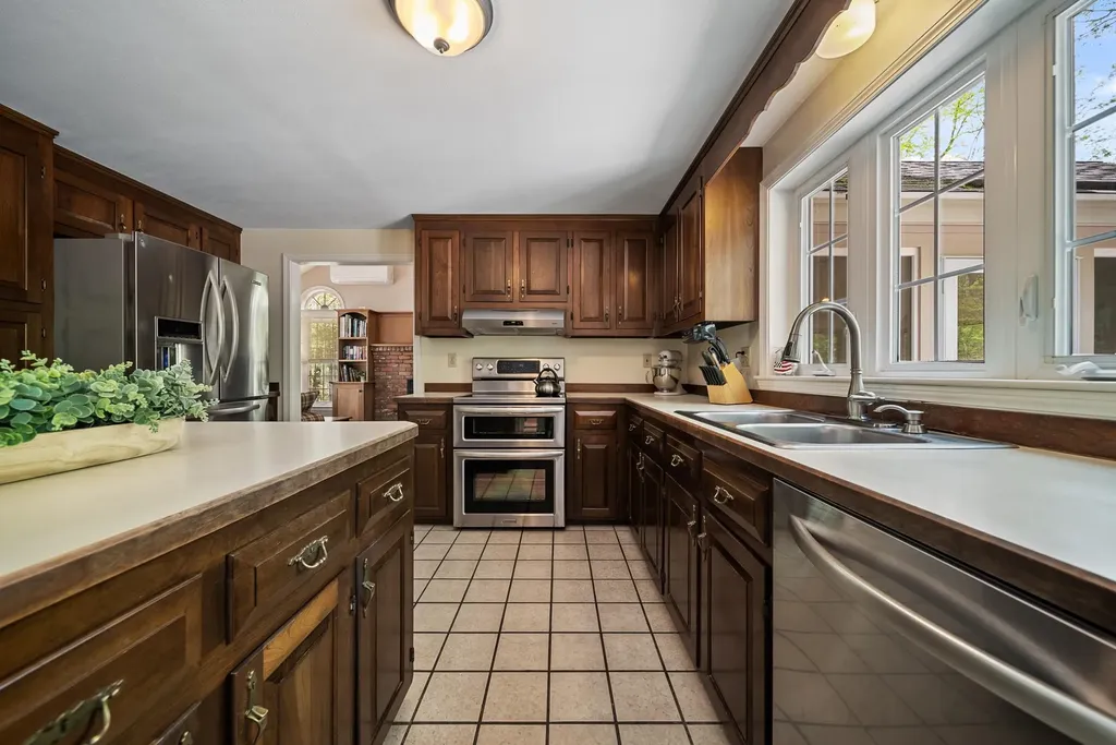 7 Modean Drive Derry NH 03038