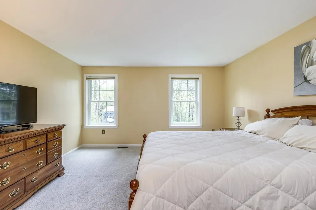 4 Muscovy Drive Litchfield NH 03052