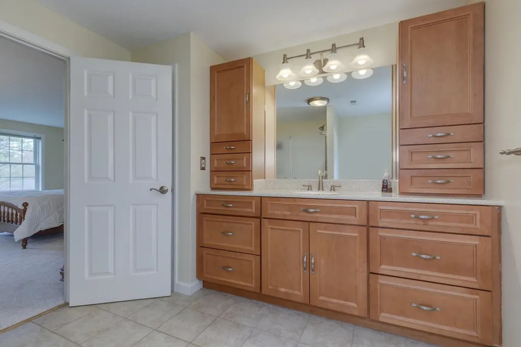 4 Muscovy Drive Litchfield NH 03052