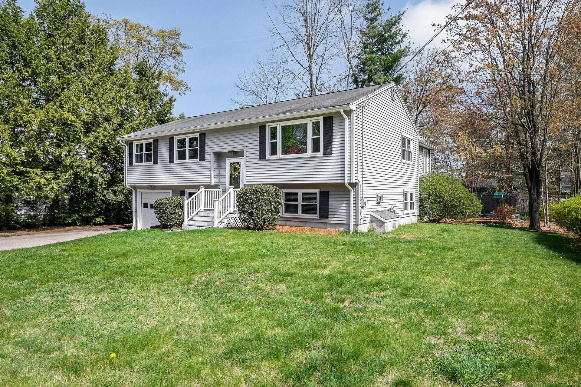 17 Pollard Road Nashua NH 03062