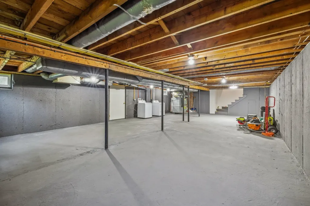 111 Sherwood Drive Manchester NH 03103