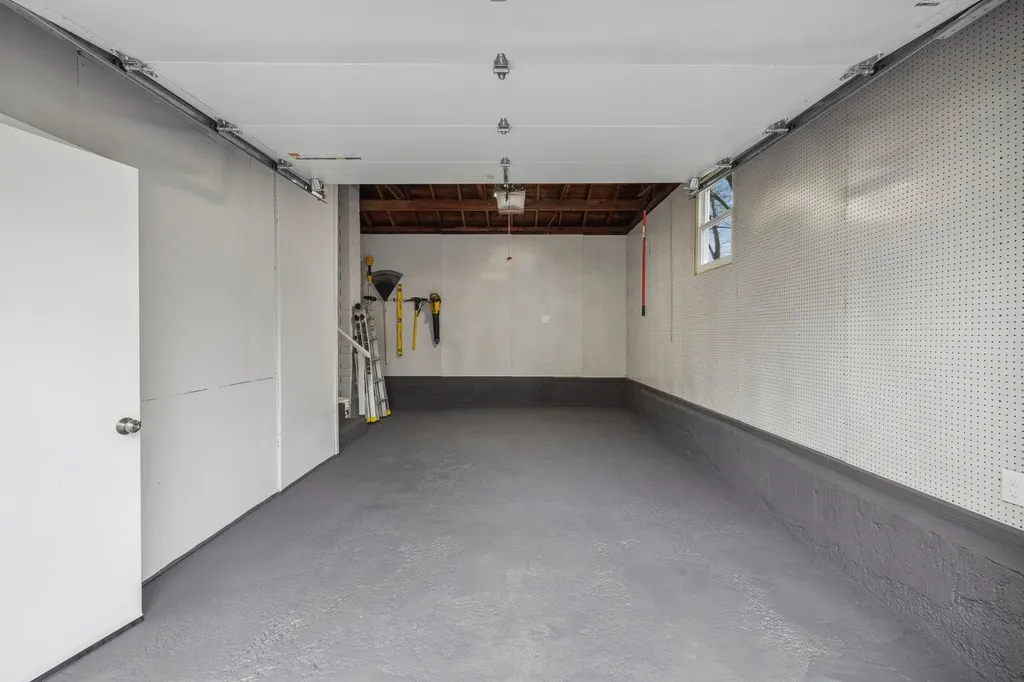 111 Sherwood Drive Manchester NH 03103