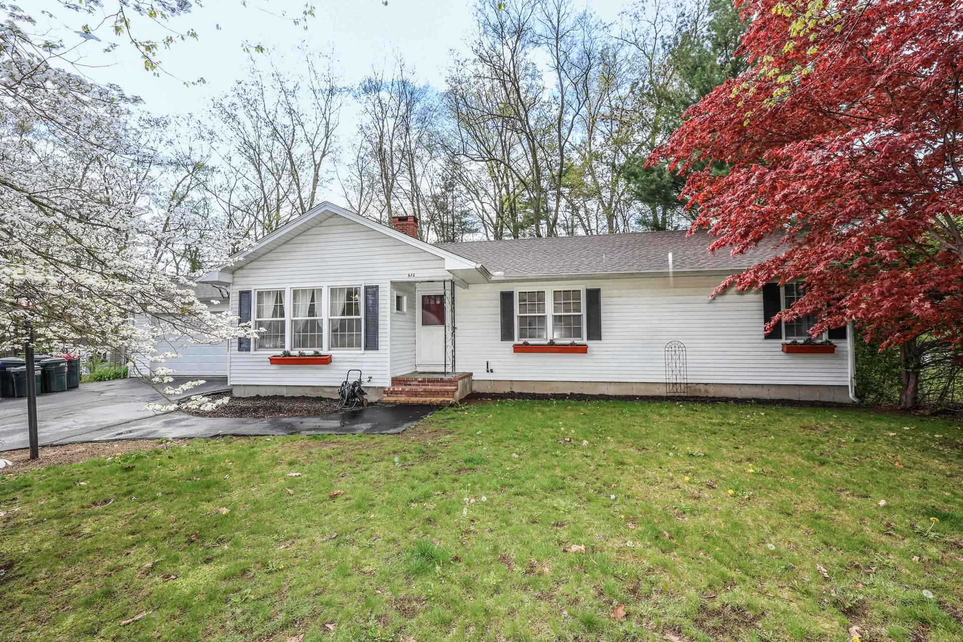 532 Oak Street Manchester NH 03104