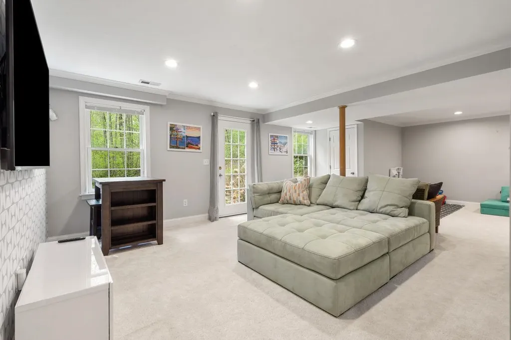 22 Spartan Drive Bedford NH 03110