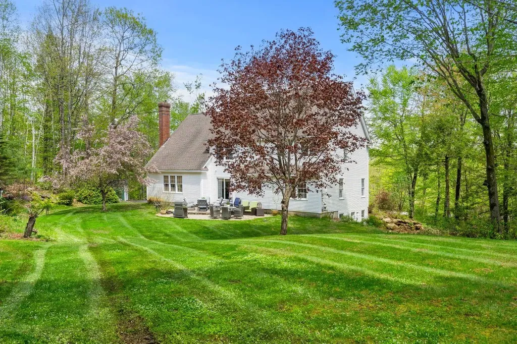 22 Spartan Drive Bedford NH 03110
