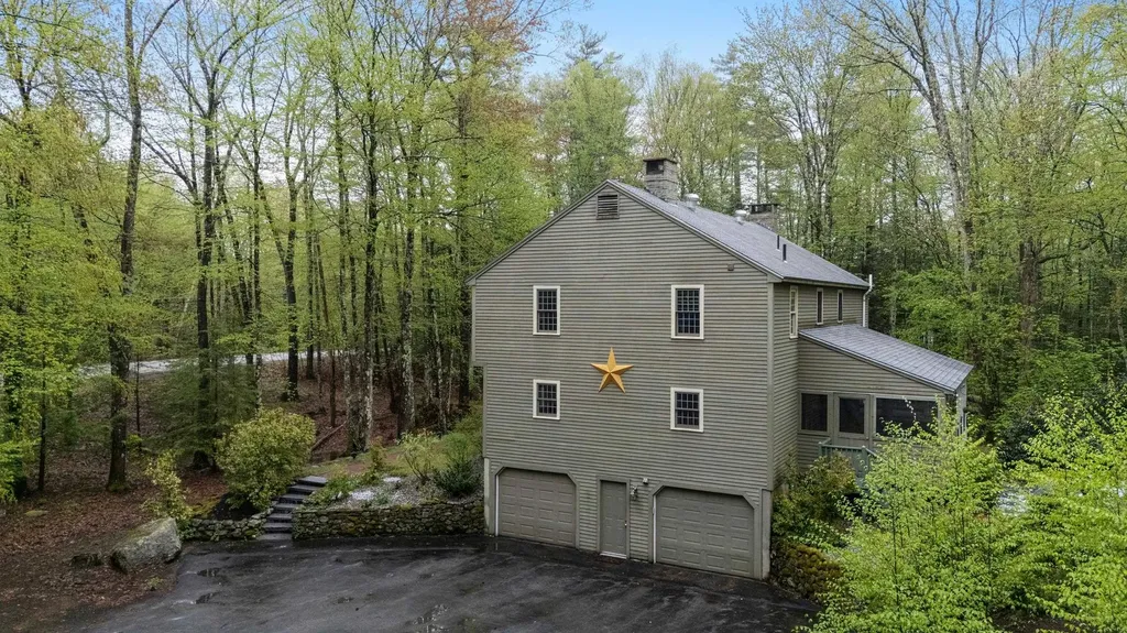 20 Holly Hill Drive Amherst NH 03031