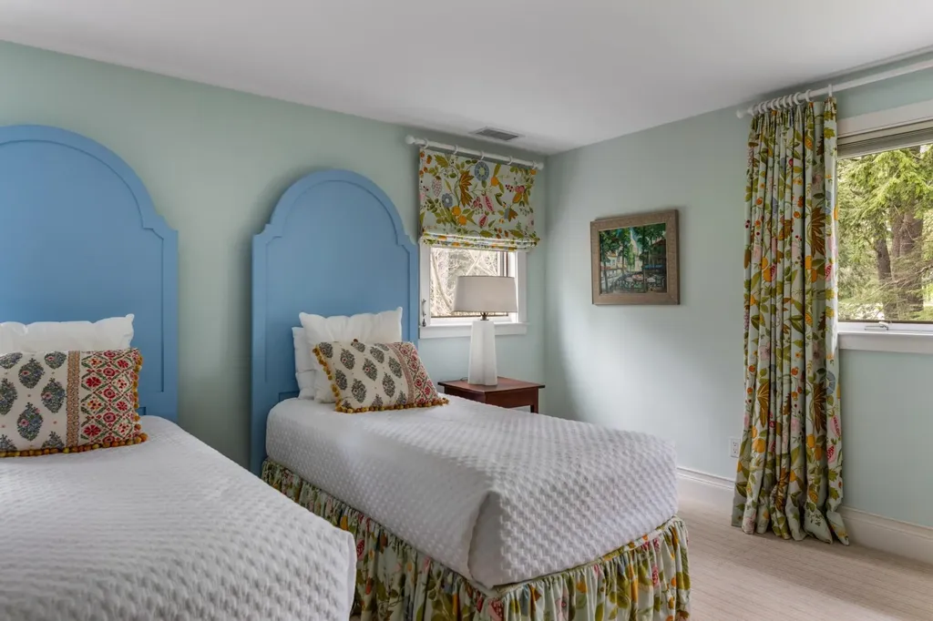 18 The Seasons New London NH 03257
