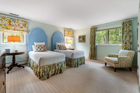 18 The Seasons New London NH 03257