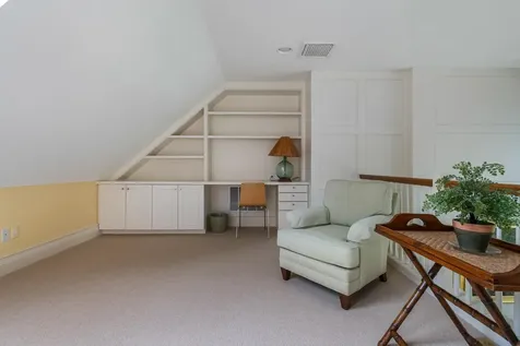 18 The Seasons New London NH 03257