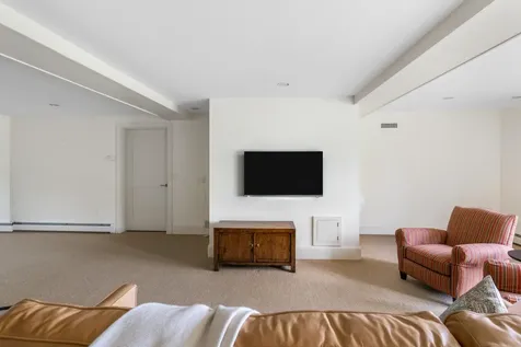 18 The Seasons New London NH 03257