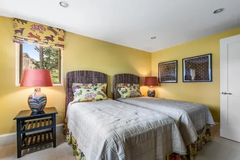 18 The Seasons New London NH 03257