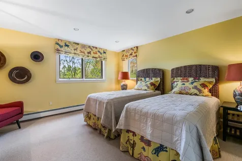 18 The Seasons New London NH 03257