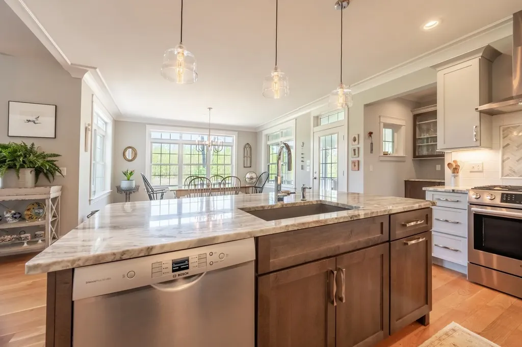 557 Seamans Road New London NH 03257