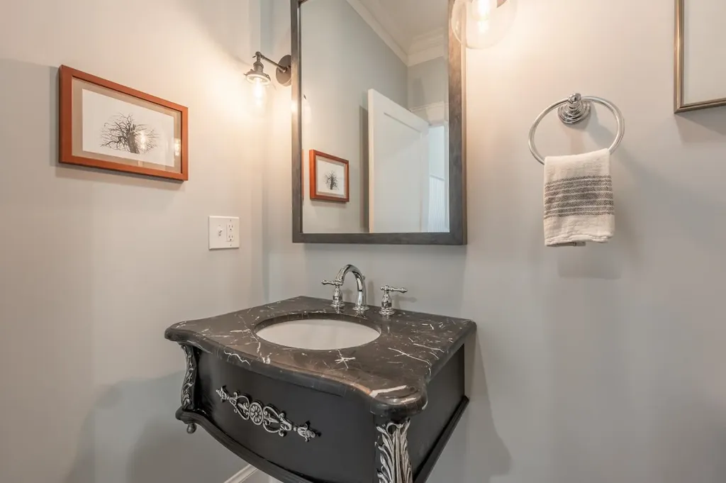 557 Seamans Road New London NH 03257